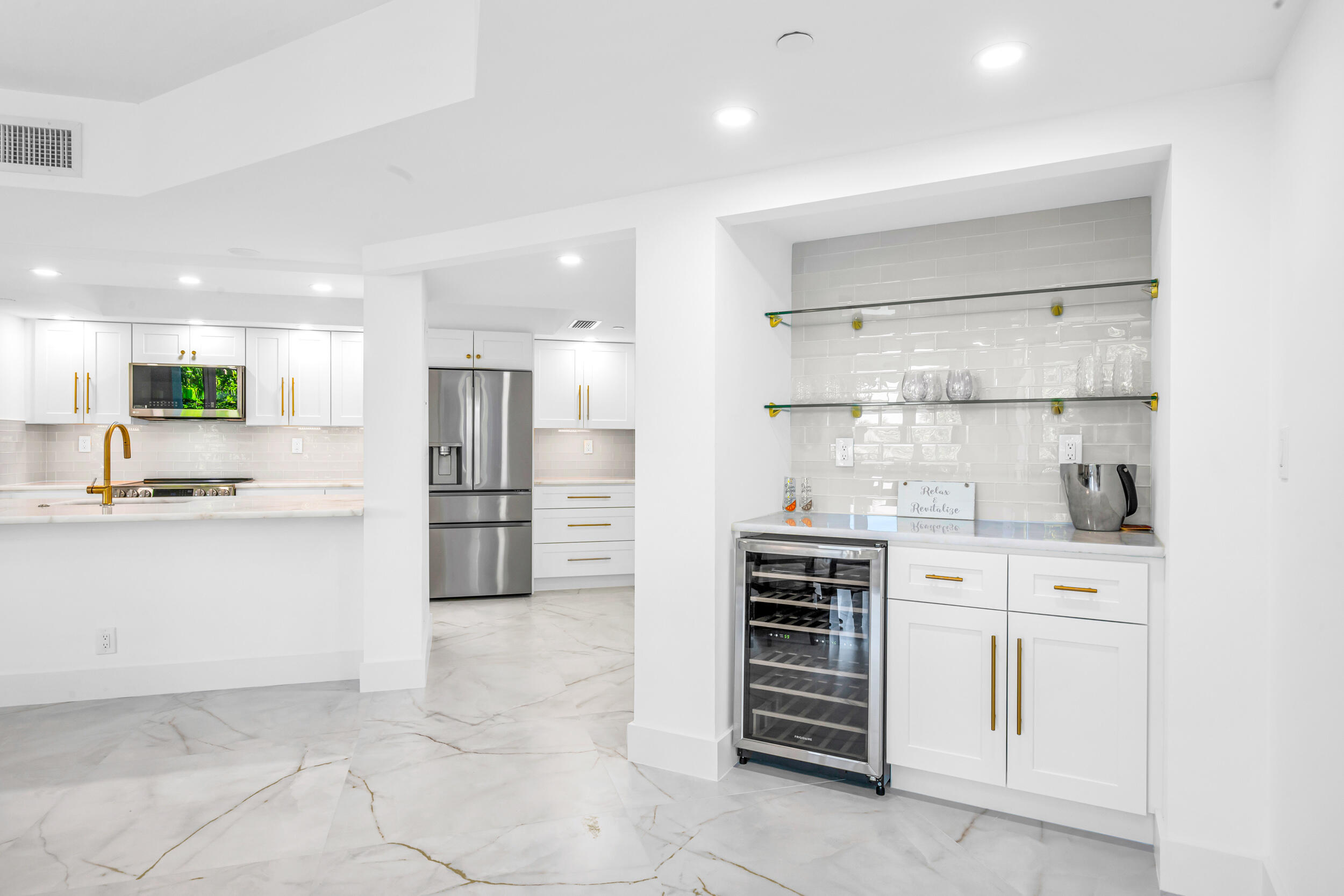 100 Southeast 5th Avenue, Unit 304 Boca Raton, FL 33432 - Photo 11 of 60 photo-6