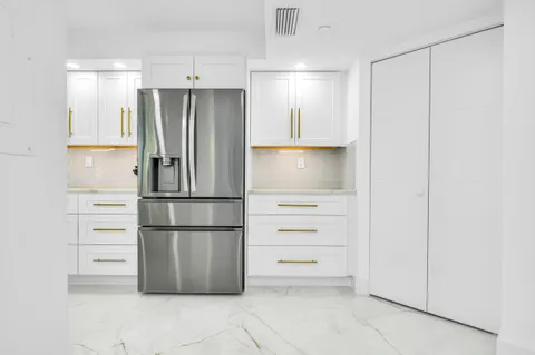 $1,115,000 | 100 Southeast 5th Avenue, Unit 304, Boca Raton, FL 33432