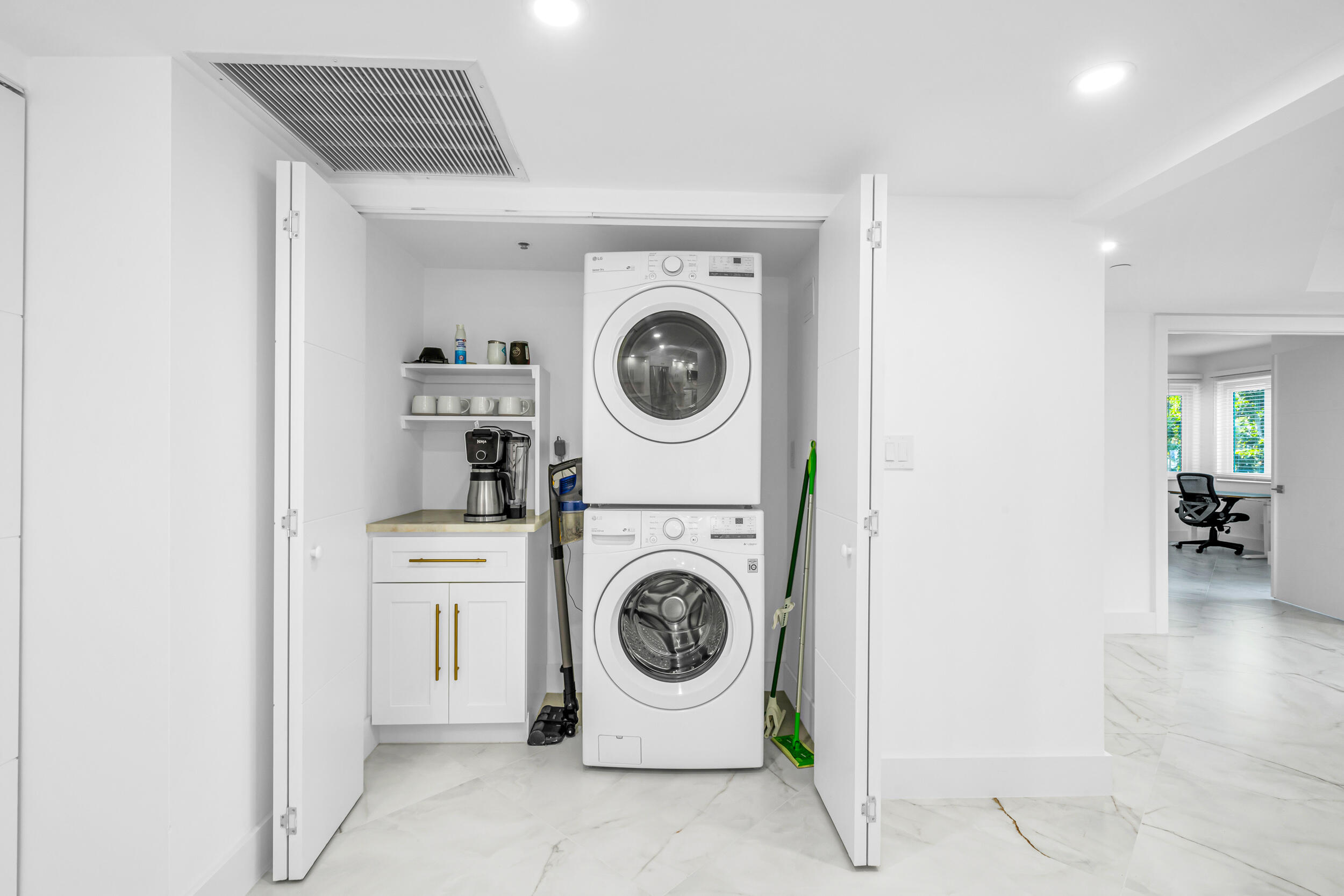 100 Southeast 5th Avenue, Unit 304 Boca Raton, FL 33432 - Photo 22 of 60 photo-26