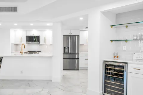$1,115,000 | 100 Southeast 5th Avenue, Unit 304, Boca Raton, FL 33432