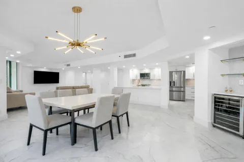 $1,115,000 | 100 Southeast 5th Avenue, Unit 304, Boca Raton, FL 33432