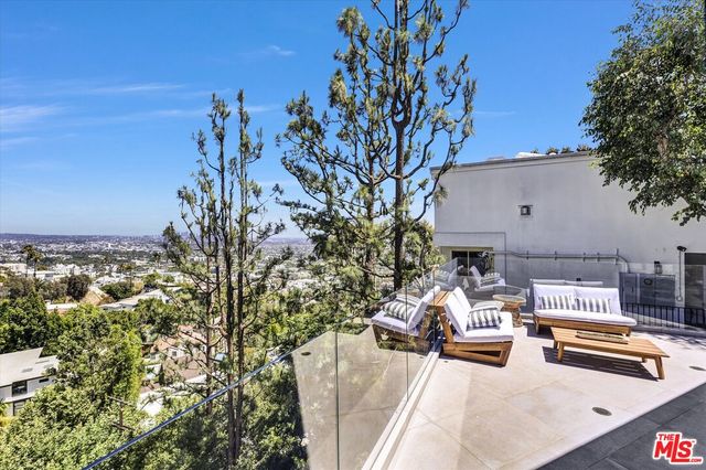 $6,499,000 | 8526 Hollywood Boulevard, Los Angeles, CA 90069