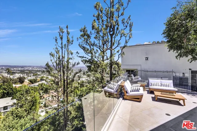 $6,499,000 | 8526 Hollywood Boulevard, Los Angeles, CA 90069