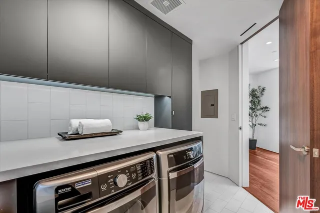 $6,499,000 | 8526 Hollywood Boulevard, Los Angeles, CA 90069