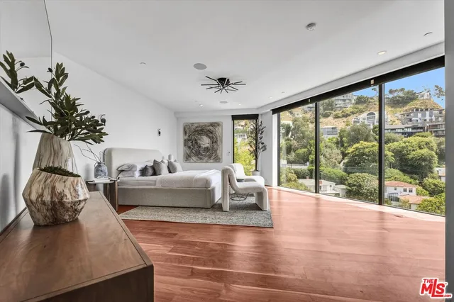 $6,499,000 | 8526 Hollywood Boulevard, Los Angeles, CA 90069