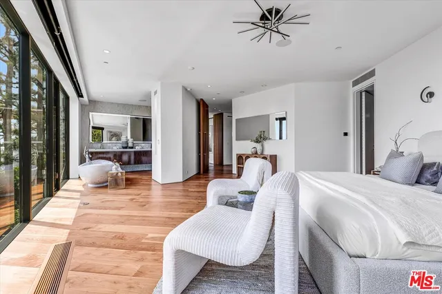 $6,499,000 | 8526 Hollywood Boulevard, Los Angeles, CA 90069