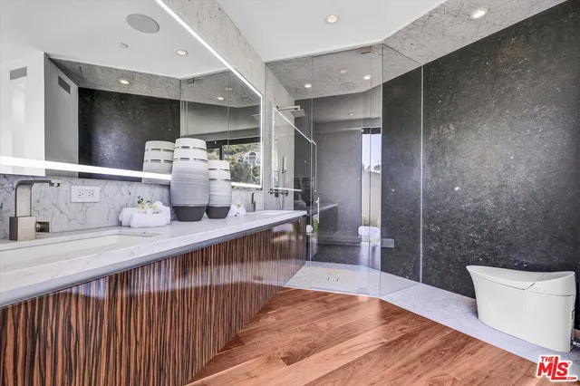 $6,499,000 | 8526 Hollywood Boulevard, Los Angeles, CA 90069