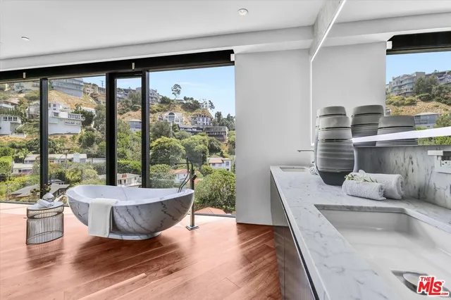 $6,499,000 | 8526 Hollywood Boulevard, Los Angeles, CA 90069