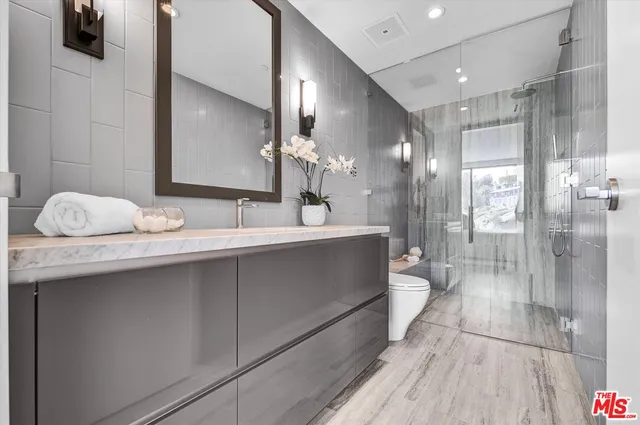 $6,499,000 | 8526 Hollywood Boulevard, Los Angeles, CA 90069