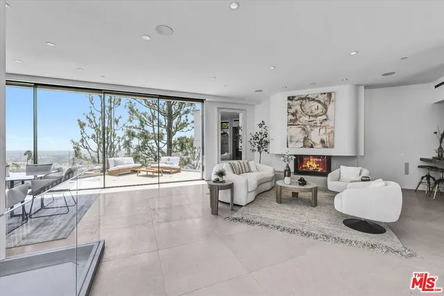 $6,499,000 | 8526 Hollywood Boulevard, Los Angeles, CA 90069