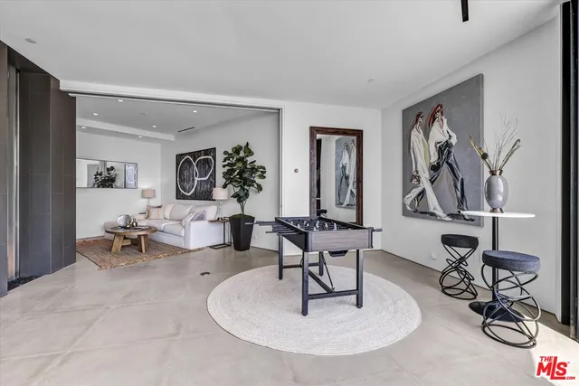 $6,499,000 | 8526 Hollywood Boulevard, Los Angeles, CA 90069