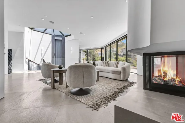 $6,499,000 | 8526 Hollywood Boulevard, Los Angeles, CA 90069