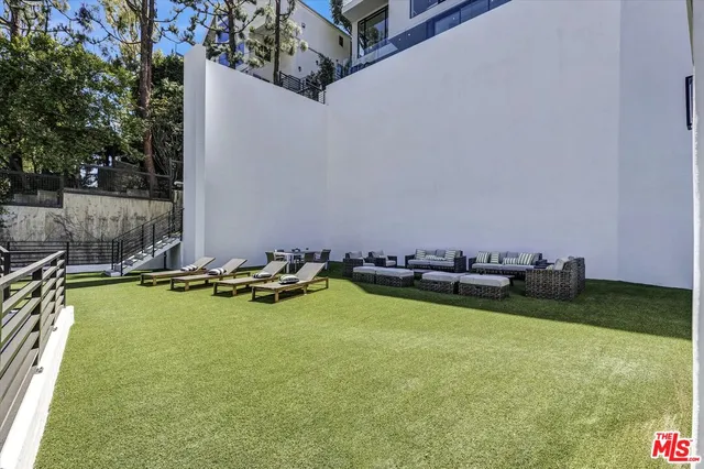 $6,499,000 | 8526 Hollywood Boulevard, Los Angeles, CA 90069