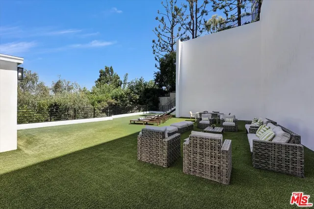 $6,499,000 | 8526 Hollywood Boulevard, Los Angeles, CA 90069