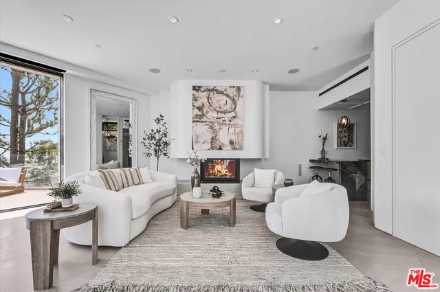 $6,499,000 | 8526 Hollywood Boulevard, Los Angeles, CA 90069