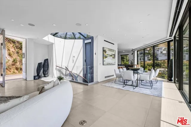 $6,499,000 | 8526 Hollywood Boulevard, Los Angeles, CA 90069