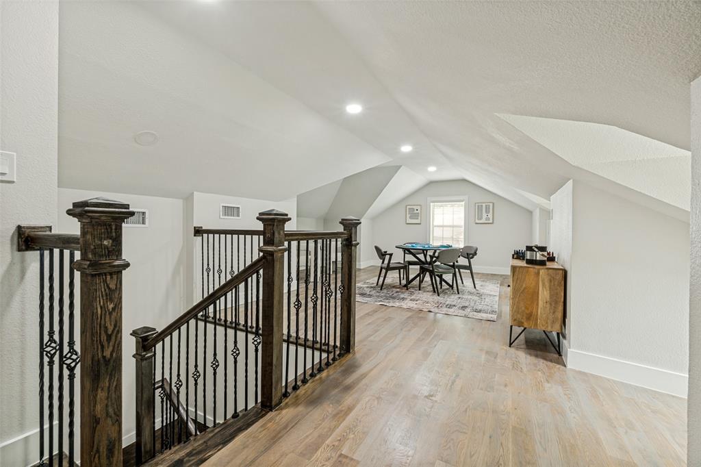2006 Marydale Road Dallas, TX 75208 - Photo 32 of 40 Upstairs