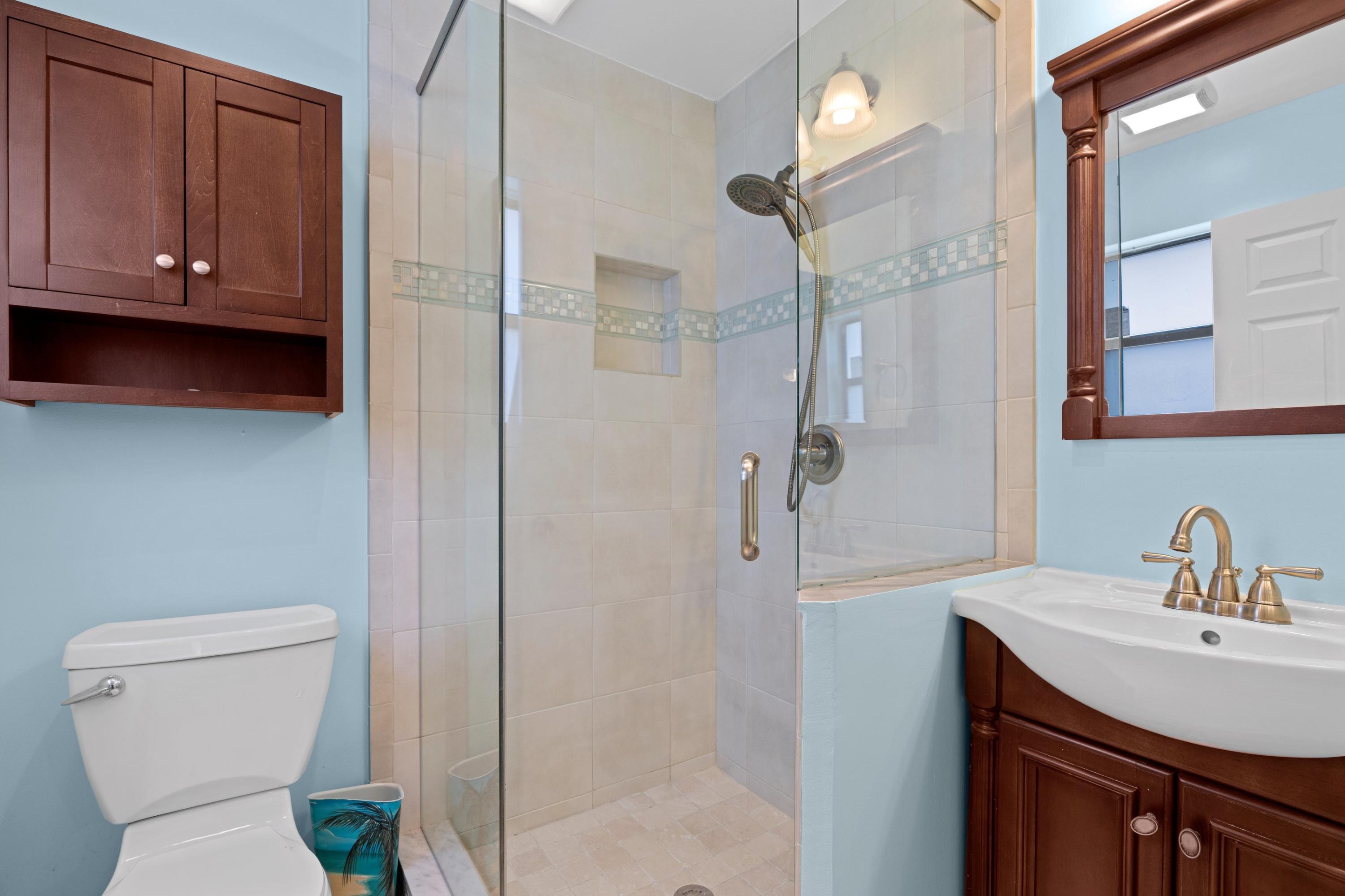 980 Northwest 8th Street Boca Raton, FL 33486 - Photo 16 of 30 Bathroom #3