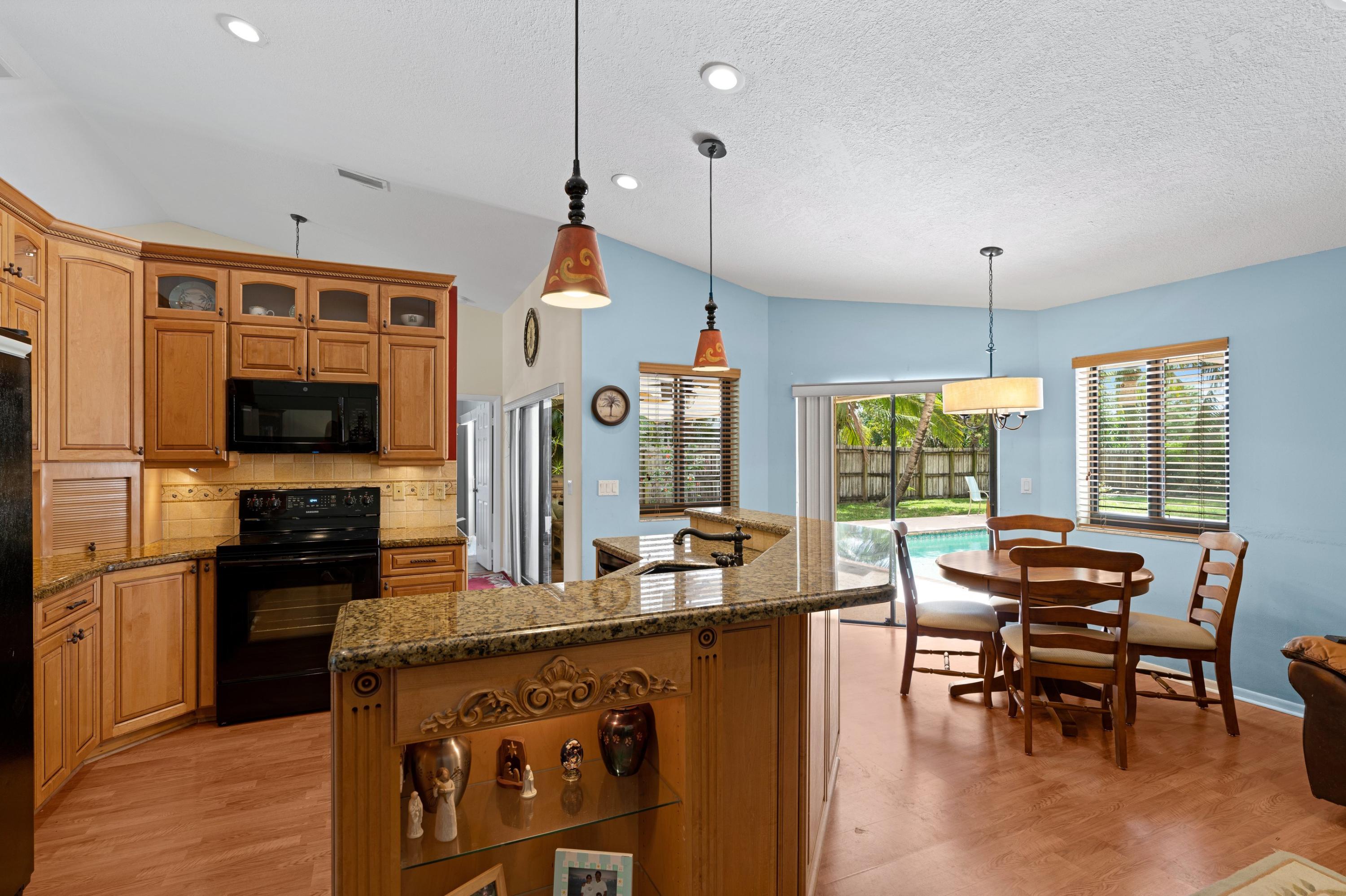 980 Northwest 8th Street Boca Raton, FL 33486 - Photo 6 of 30 Kitchen Bar