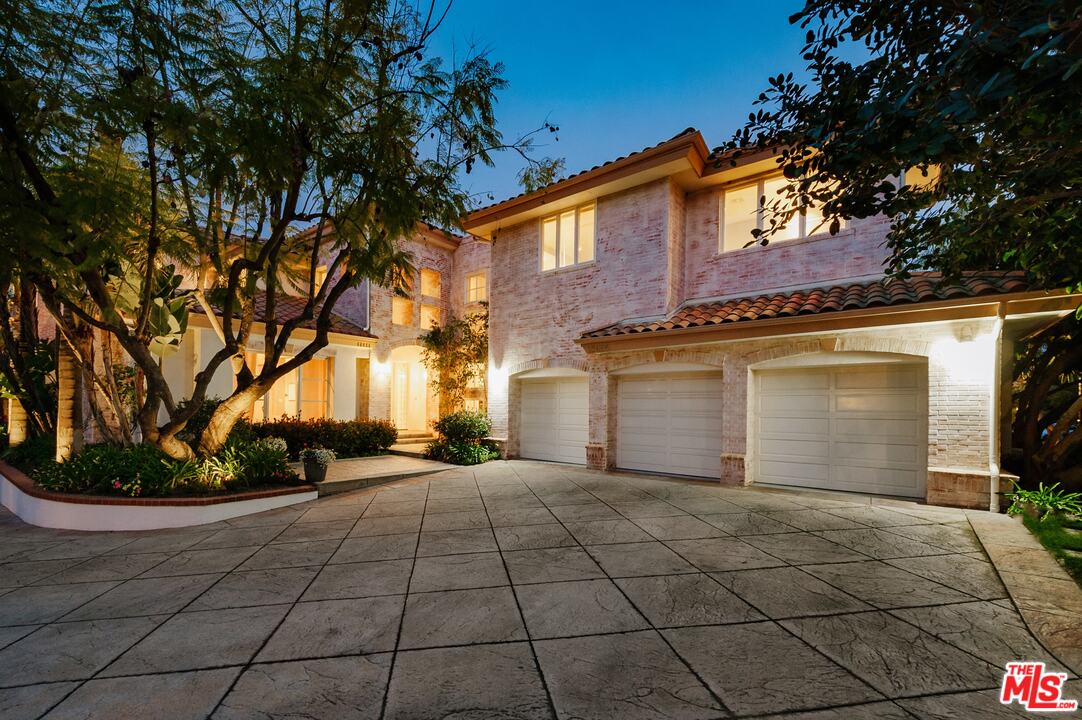 12655 Promontory Road Los Angeles, CA 90049 - Photo 3 of 43