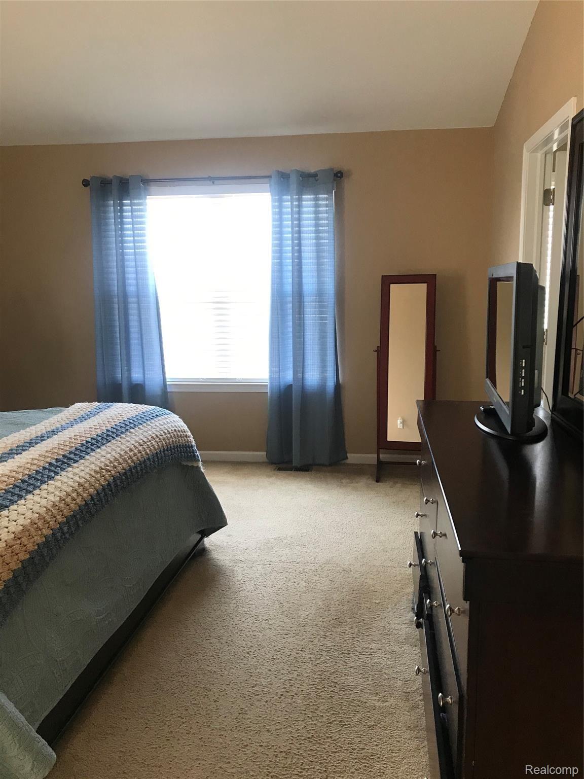 47499 Gloede Road Macomb, MI 48044 - Photo 11 of 20 IMG-3261.JPG