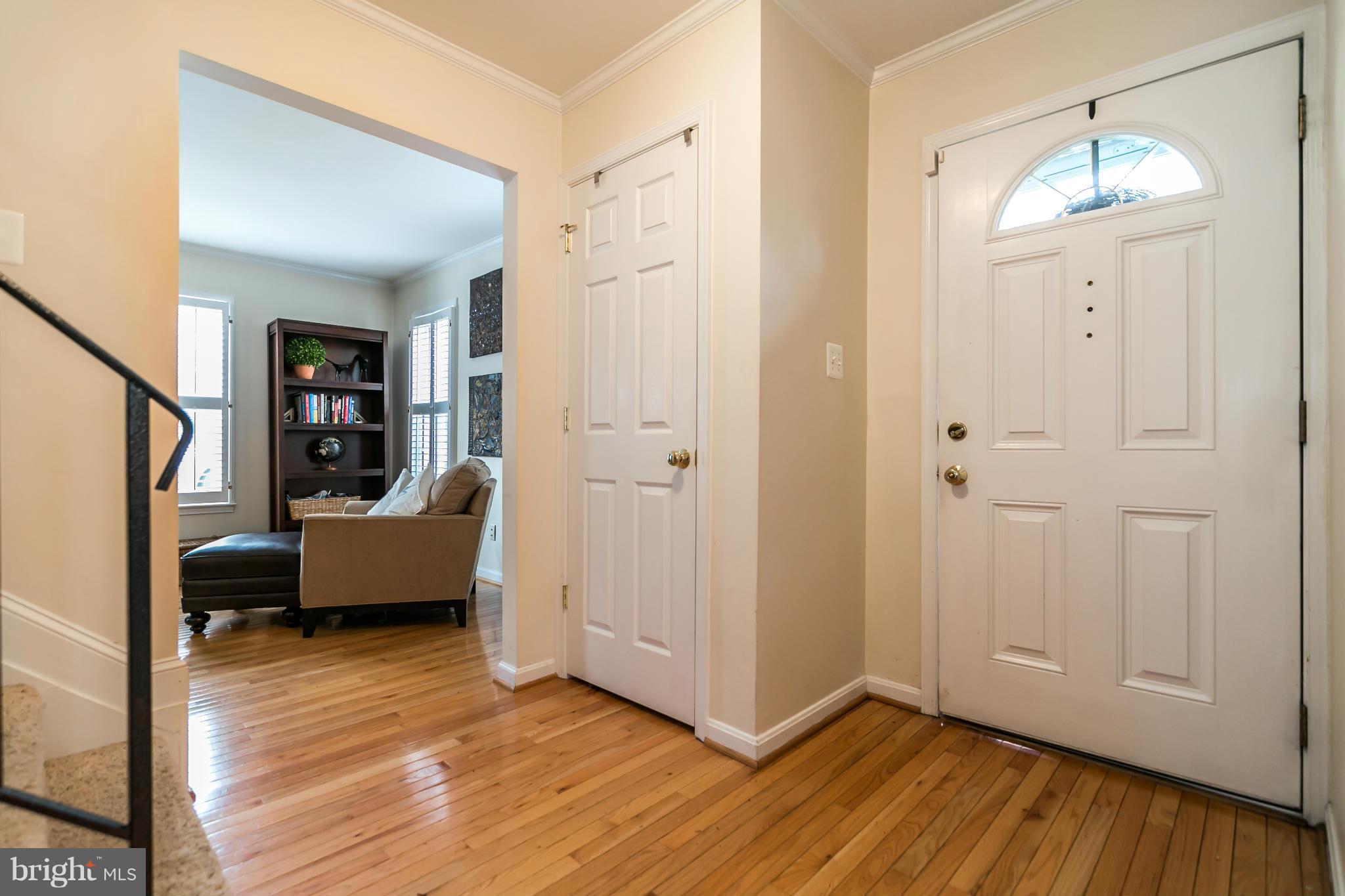 11868 St Trinians Court Reston, VA 20191 - Photo 2 of 30 Foyer