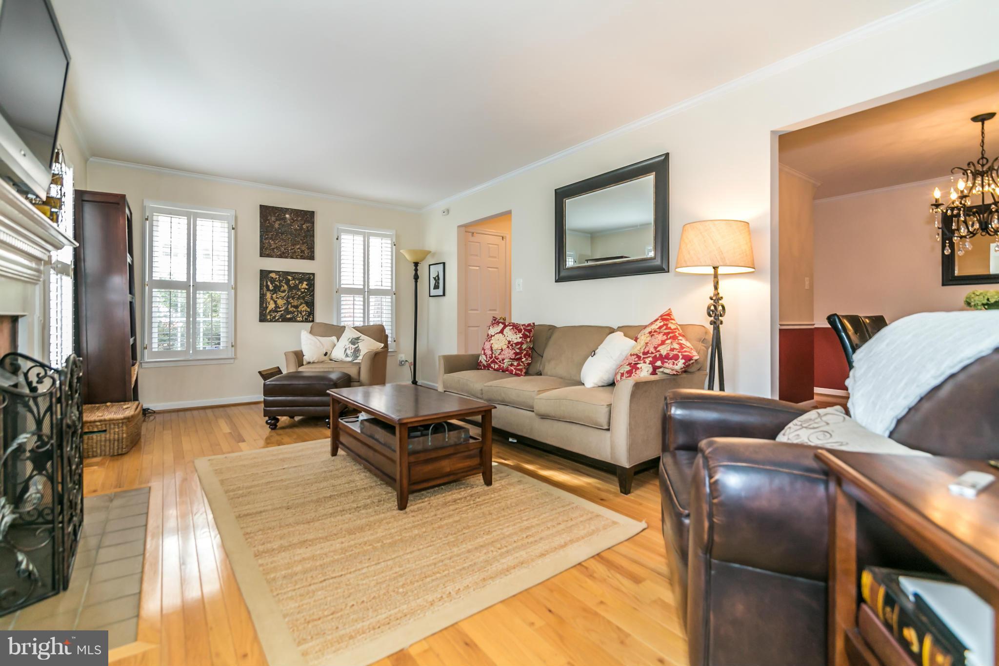 11868 St Trinians Court Reston, VA 20191 - Photo 11 of 30 Living Room