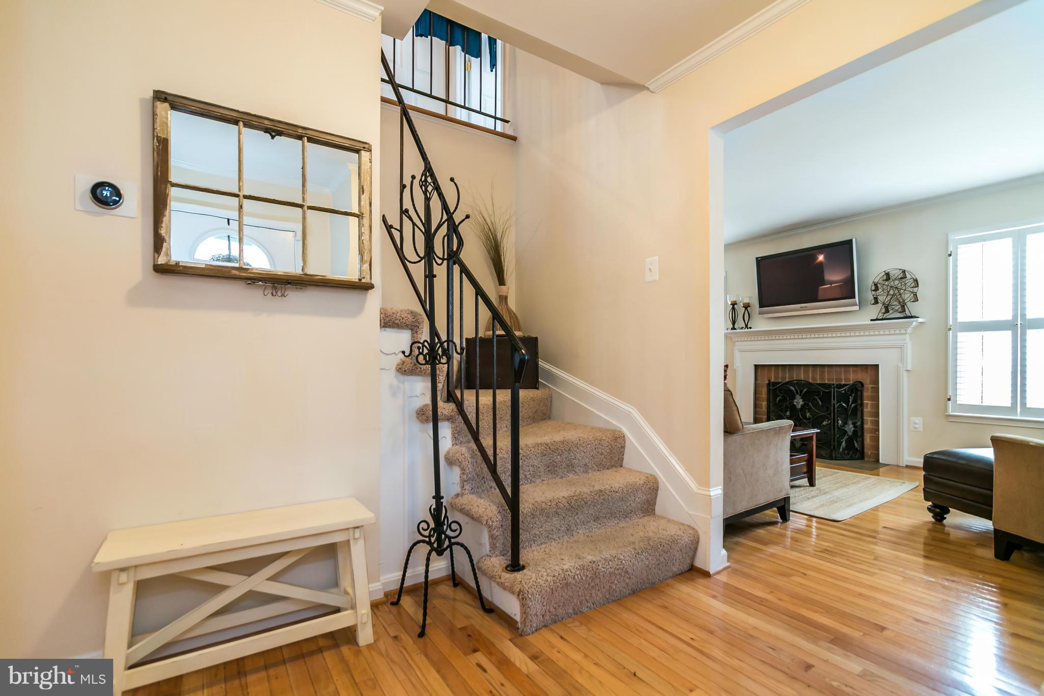 11868 St Trinians Court Reston, VA 20191 - Photo 3 of 30 Foyer