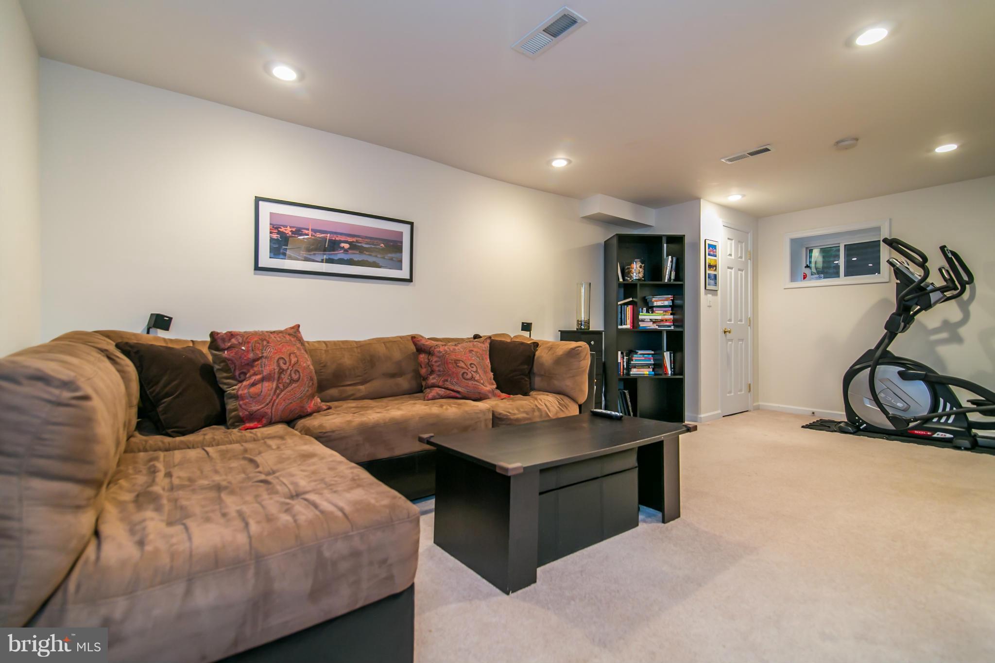 11868 St Trinians Court Reston, VA 20191 - Photo 22 of 30 Family Room