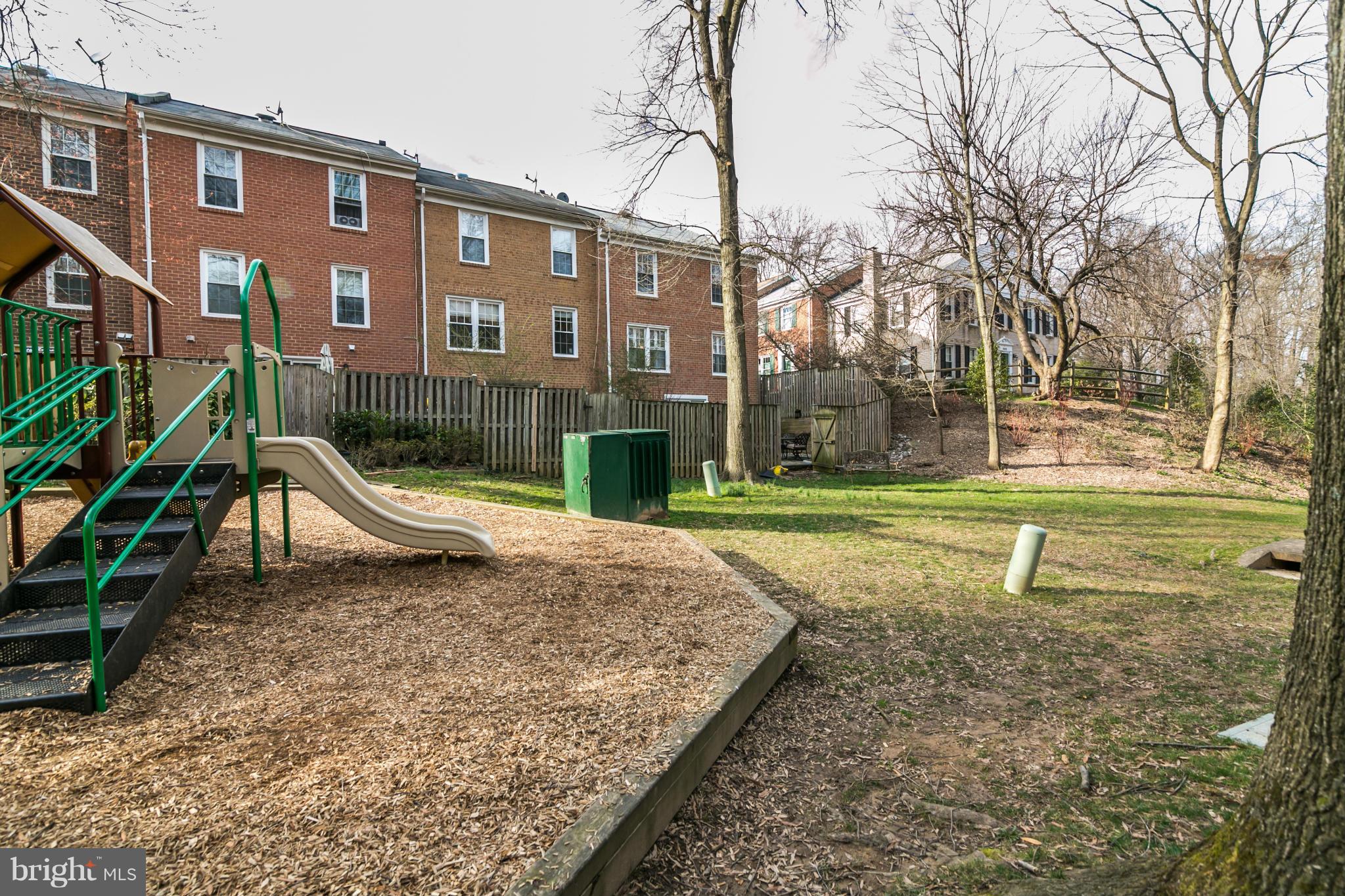 11868 St Trinians Court Reston, VA 20191 - Photo 28 of 30 Exterior (Rear)