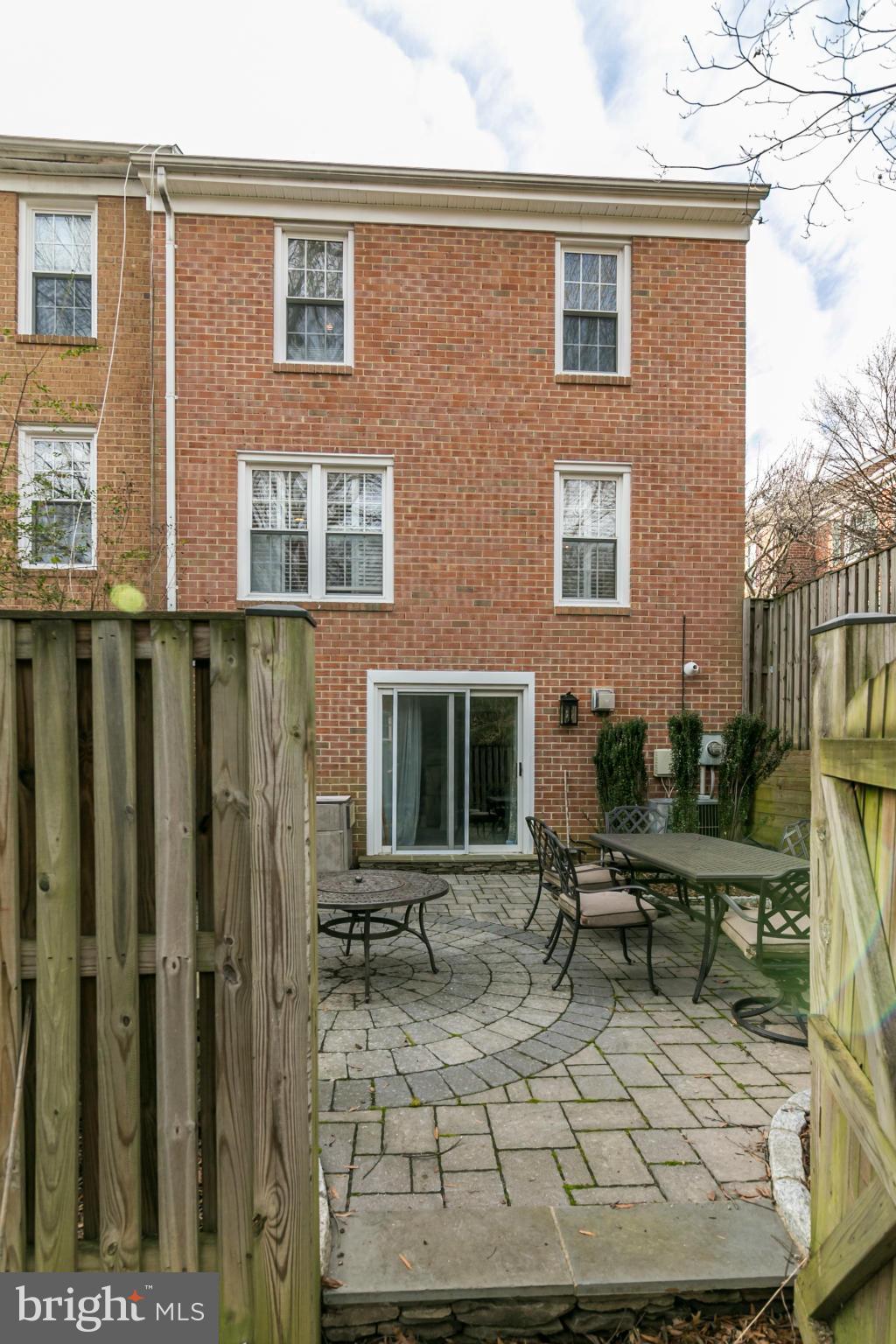 11868 St Trinians Court Reston, VA 20191 - Photo 29 of 30 Exterior (Rear)