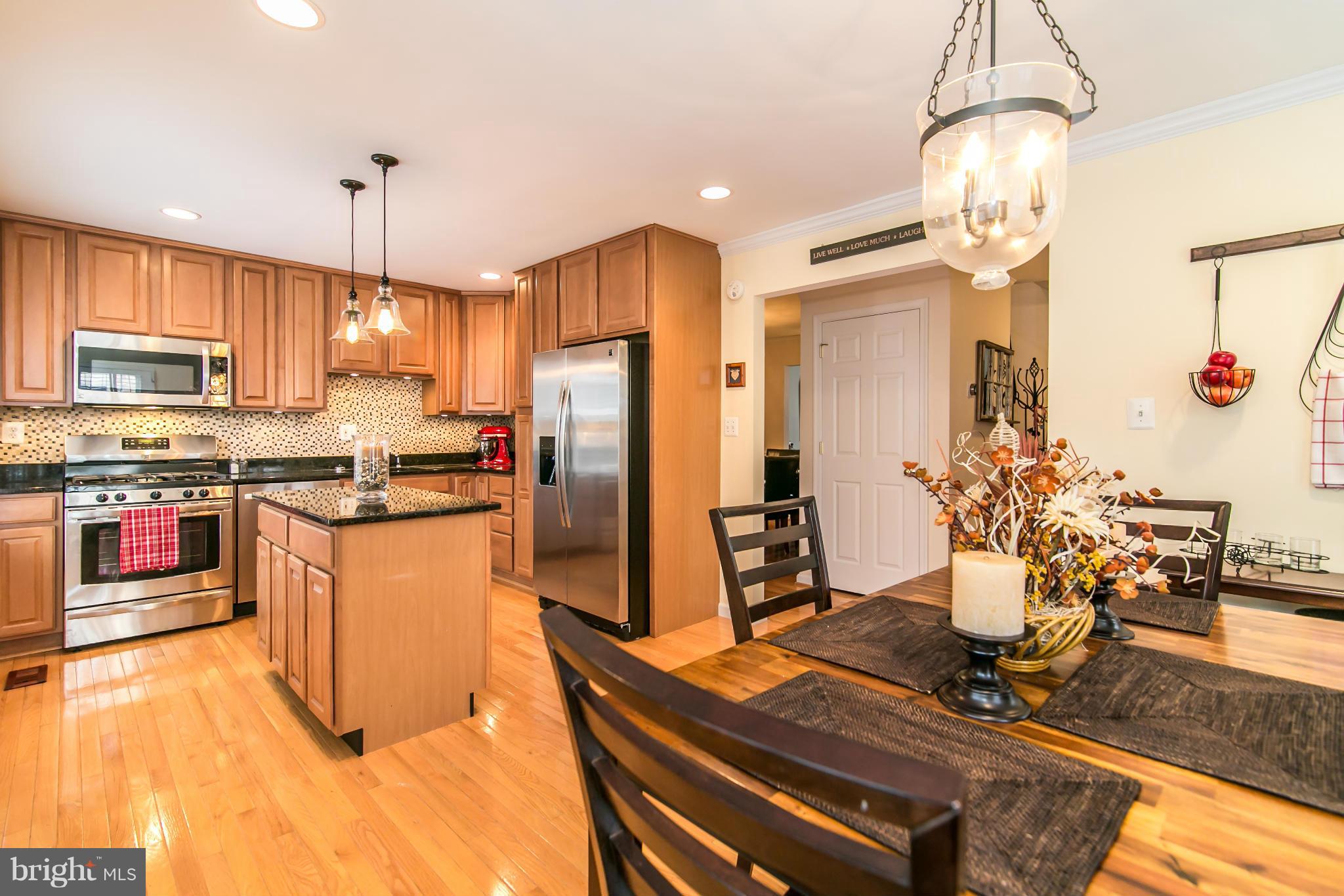 11868 St Trinians Court Reston, VA 20191 - Photo 5 of 30 Kitchen