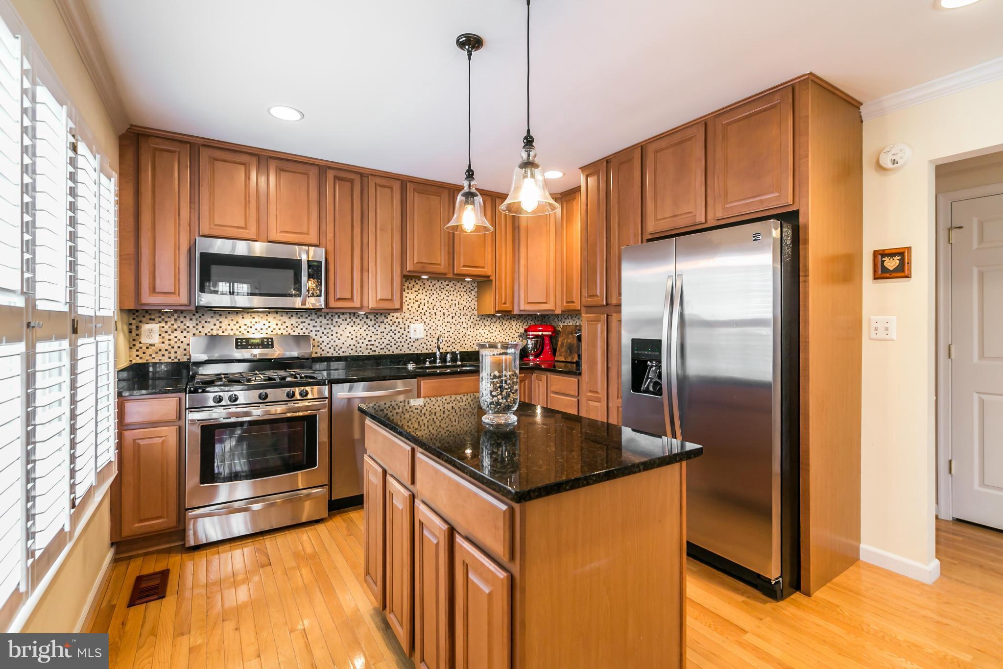 11868 St Trinians Court Reston, VA 20191 - Photo 6 of 30 Kitchen