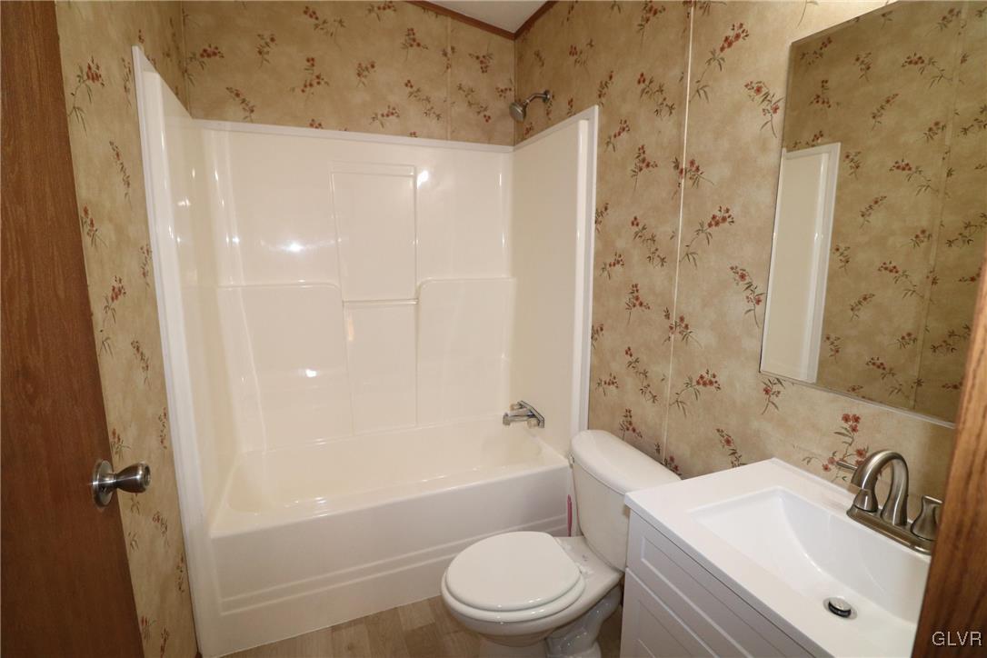 232 Lauchnor Road Lehighton, PA 18235 - Photo 23 of 34 Main Bathroom