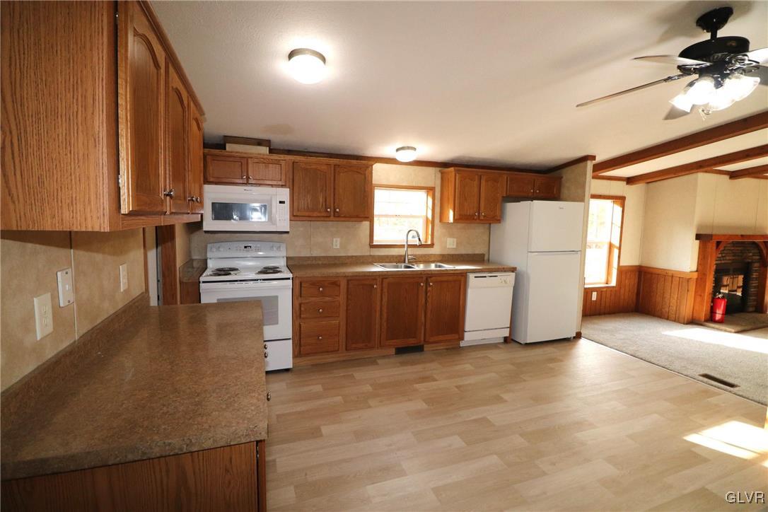 232 Lauchnor Road Lehighton, PA 18235 - Photo 7 of 34 Spacious kitchen features new wood flooring, cabin