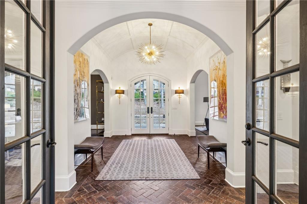 105 Kingston Manor Northeast Atlanta, GA 30342 - Photo 11 of 104