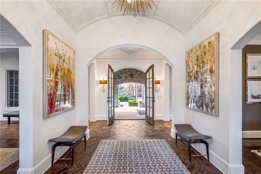 105 Kingston Manor Northeast Atlanta, GA 30342 - Photo 12 of 104