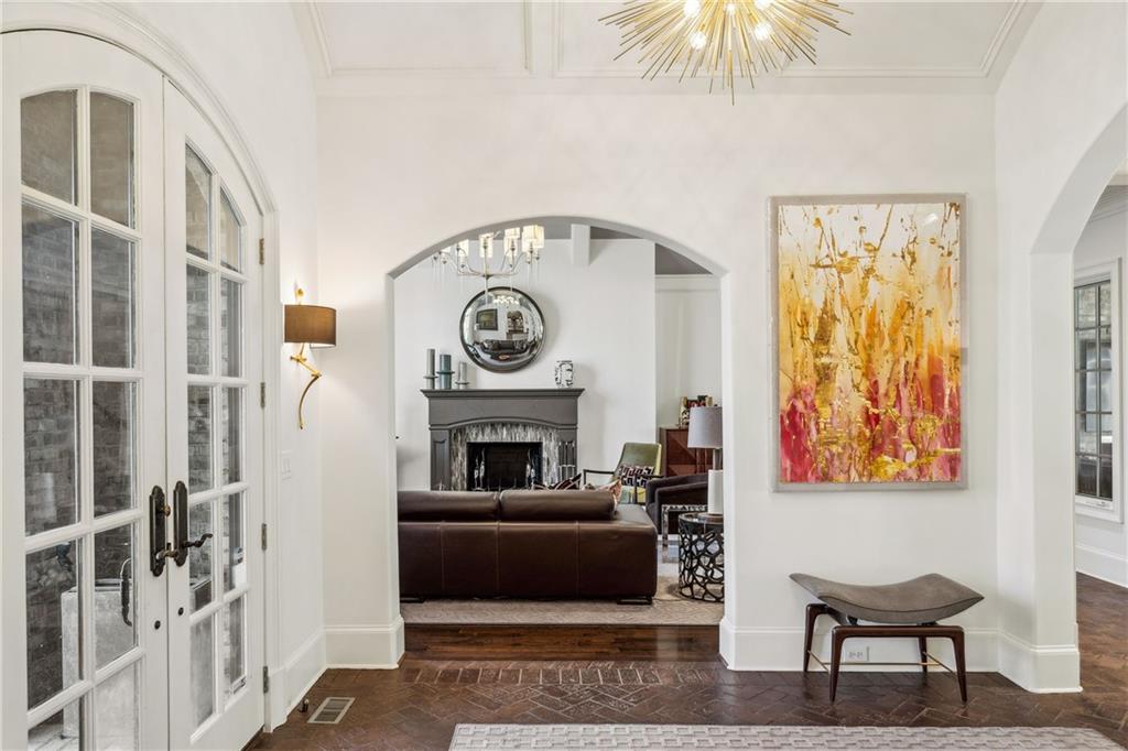 105 Kingston Manor Northeast Atlanta, GA 30342 - Photo 19 of 104