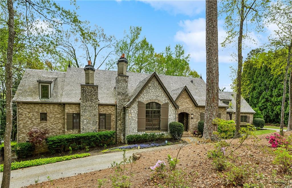 105 Kingston Manor Northeast Atlanta, GA 30342 - Photo 6 of 104