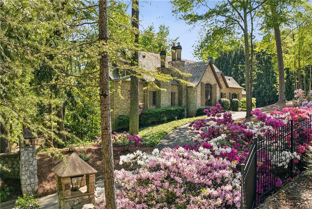 105 Kingston Manor Northeast Atlanta, GA 30342 - Photo 7 of 104