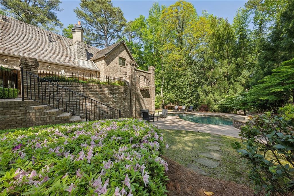 105 Kingston Manor Northeast Atlanta, GA 30342 - Photo 82 of 104