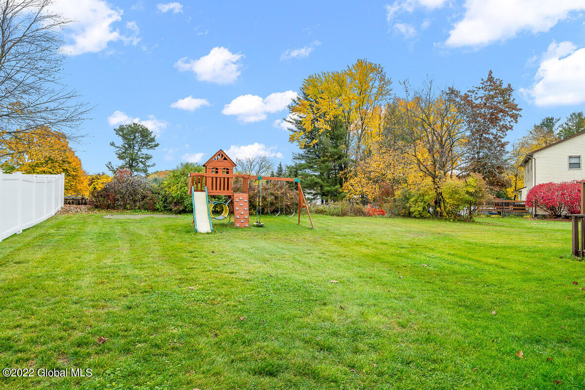 28 Rolling Hills Road Schenectady, NY 12309 - Photo 6 of 48 28 Rolling Hills Road Schenectady NY 006