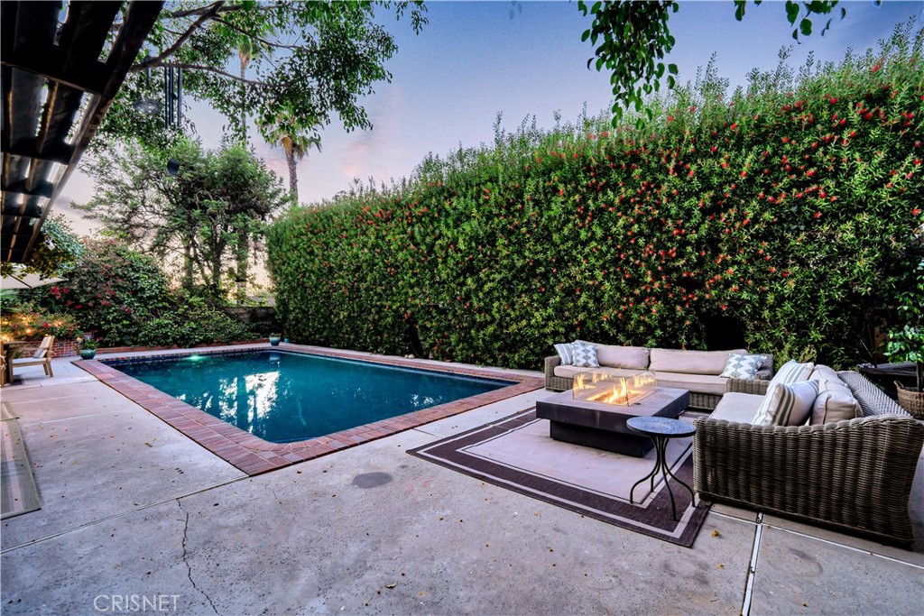 3667 Willowcrest Avenue Studio City, CA 91604 - Photo 30 of 49 a view of outdoor sitting area with chairs