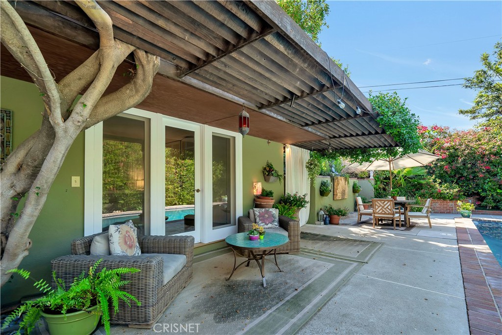 3667 Willowcrest Avenue Studio City, CA 91604 - Photo 41 of 49 a building outdoor space with patio furniture and potted plants