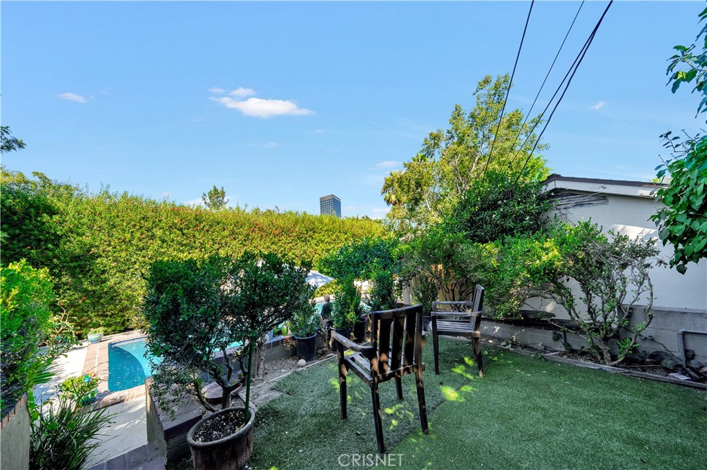 3667 Willowcrest Avenue Studio City, CA 91604 - Photo 44 of 49 a view of an chairs and table in the garden
