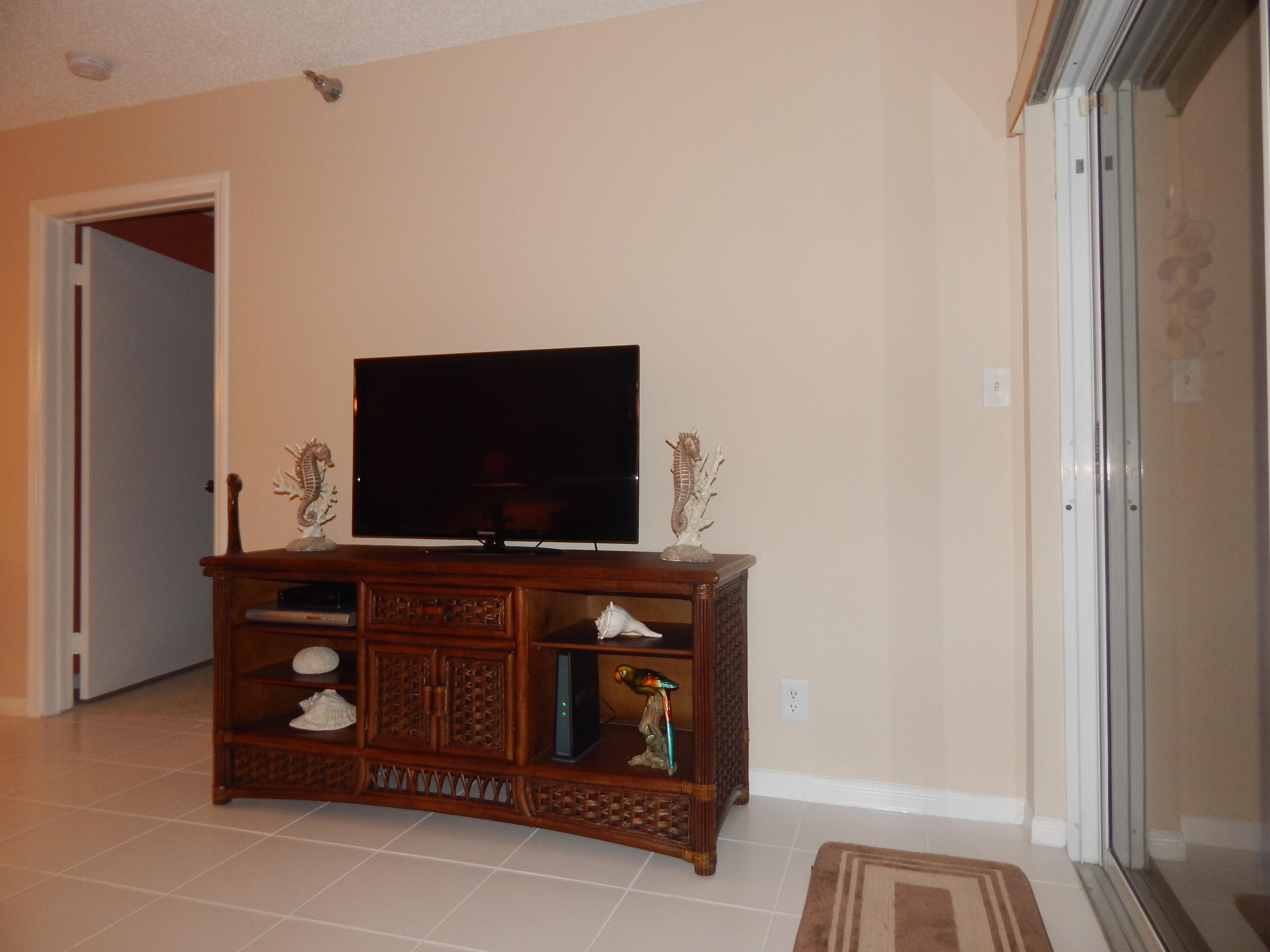 440 Northwest 67th Street, Unit H107 Boca Raton, FL 33487 - Photo 7 of 36 LIVING ROOM