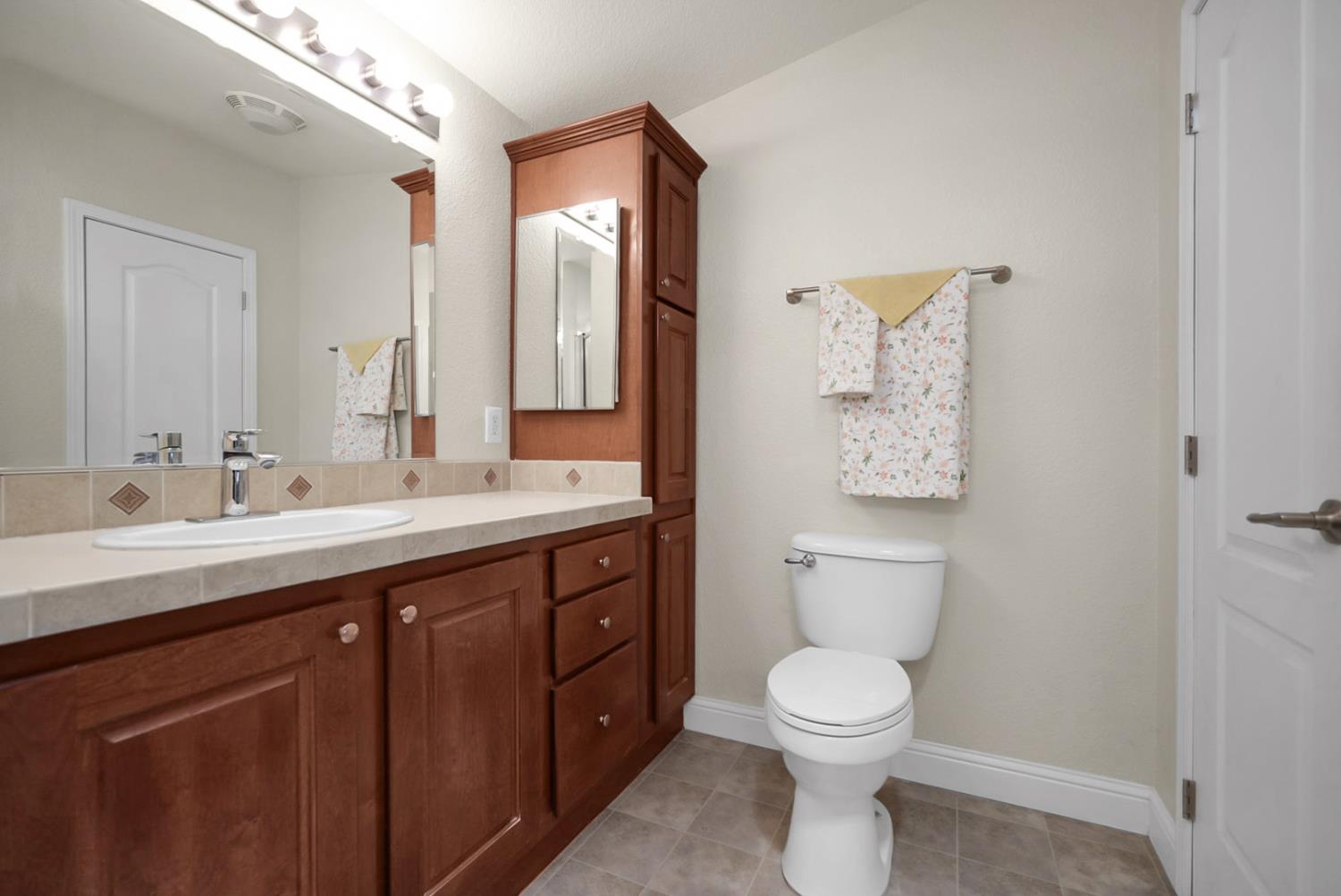 1459 Standiford, Unit 92 Modesto, CA 95350 - Photo 9 of 19 a bathroom with a toilet a sink and mirror