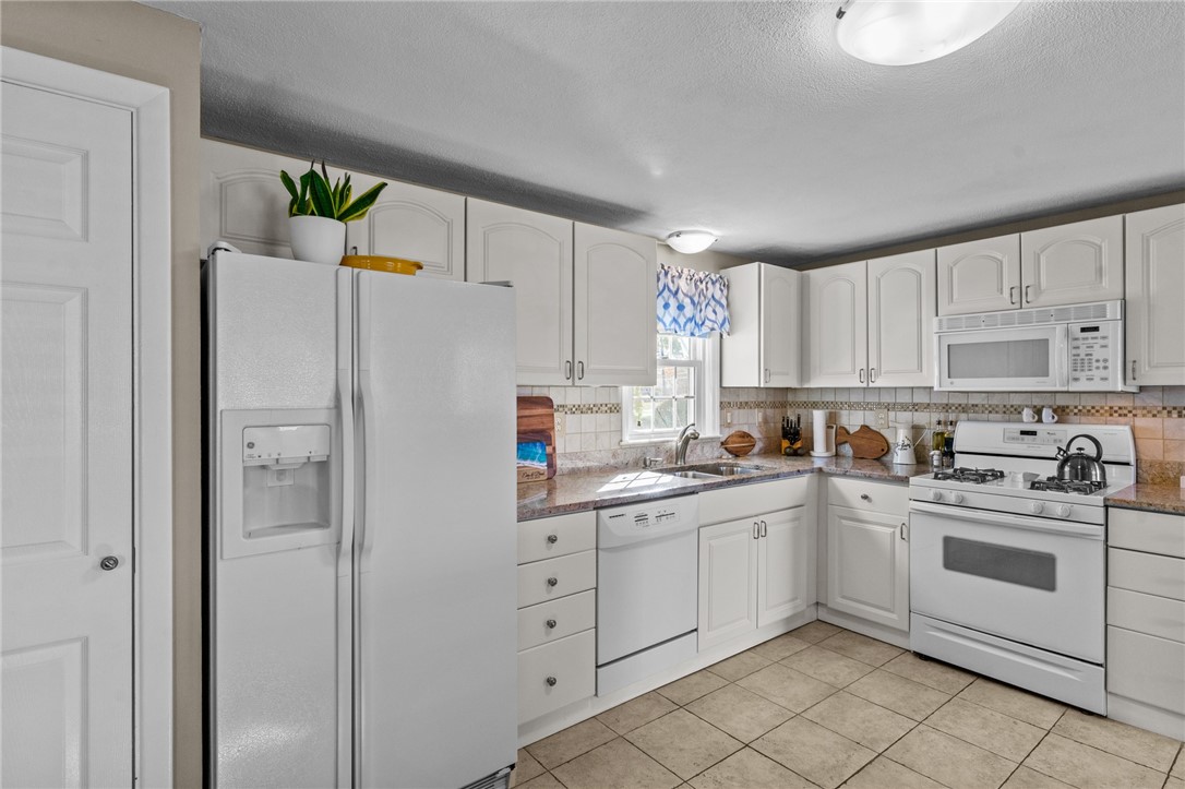 50 Deborah Road Warwick, RI 02888 - Photo 7 of 20