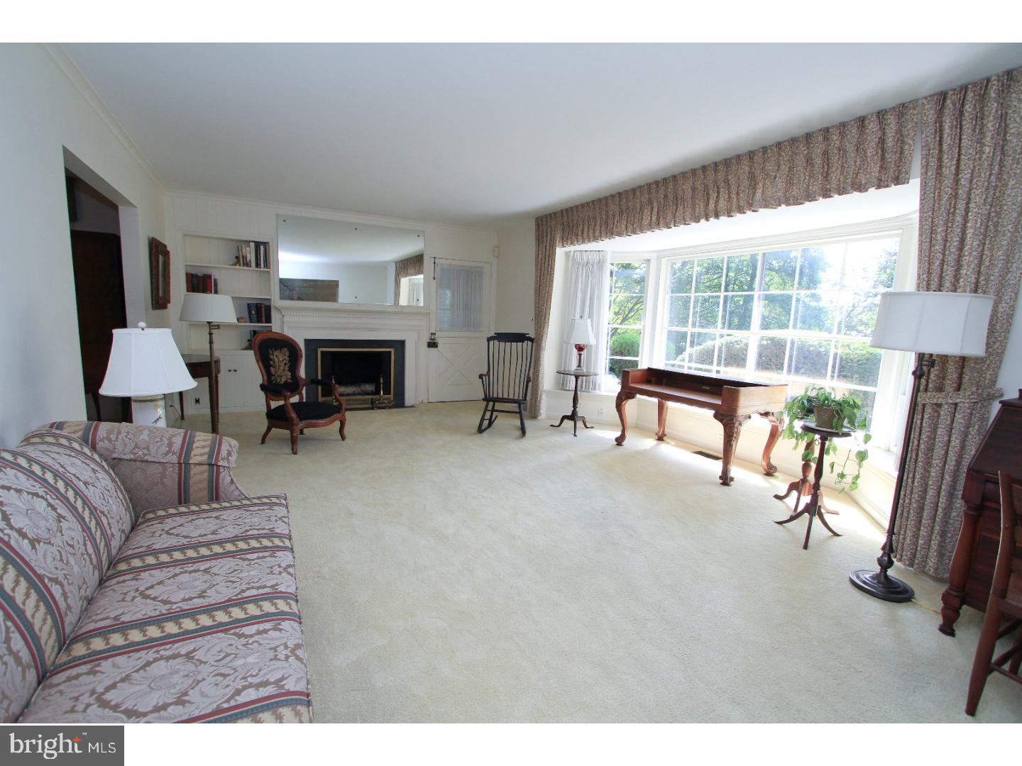 511 Red Leaf Road Wynnewood, PA 19096 - Photo 3 of 25 Living Room