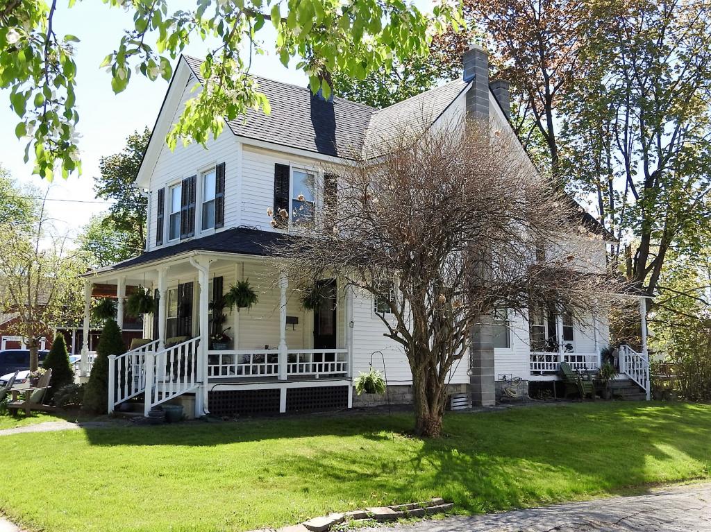 28 East Center Street Rutland, VT 05701 - Photo 6 of 17 Gallery Image 6
